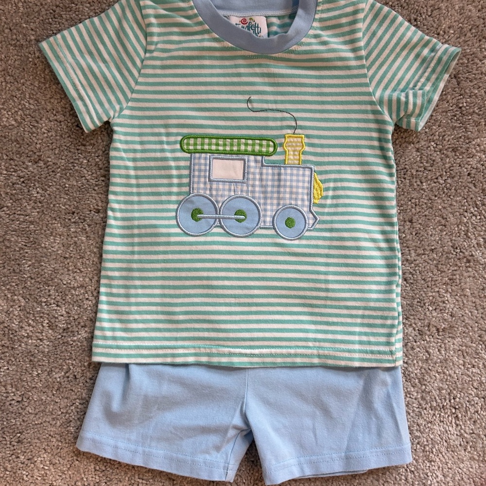 Boys 18 months Striped Train Shirt and Shorts Set Blue Excellent Condition